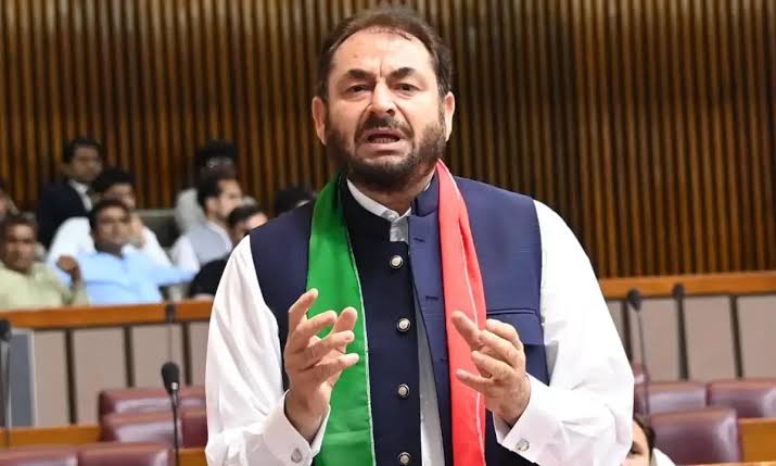په پېښور کې د تحریک انصاف د ملي اسمبلۍ غړی او زوی یې تښتول شوي