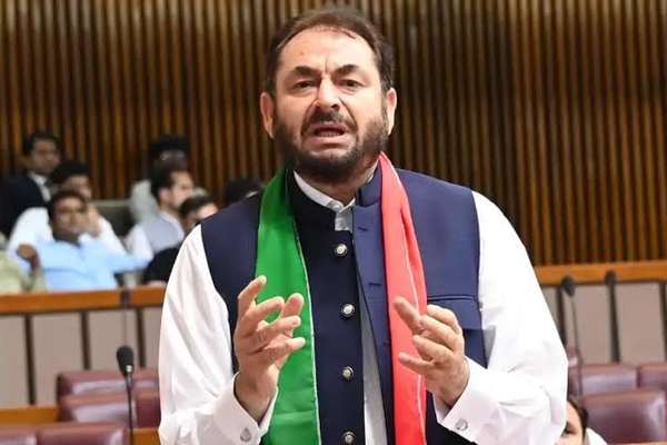 په پېښور کې د تحریک انصاف د ملي اسمبلۍ غړی او زوی یې تښتول شوي