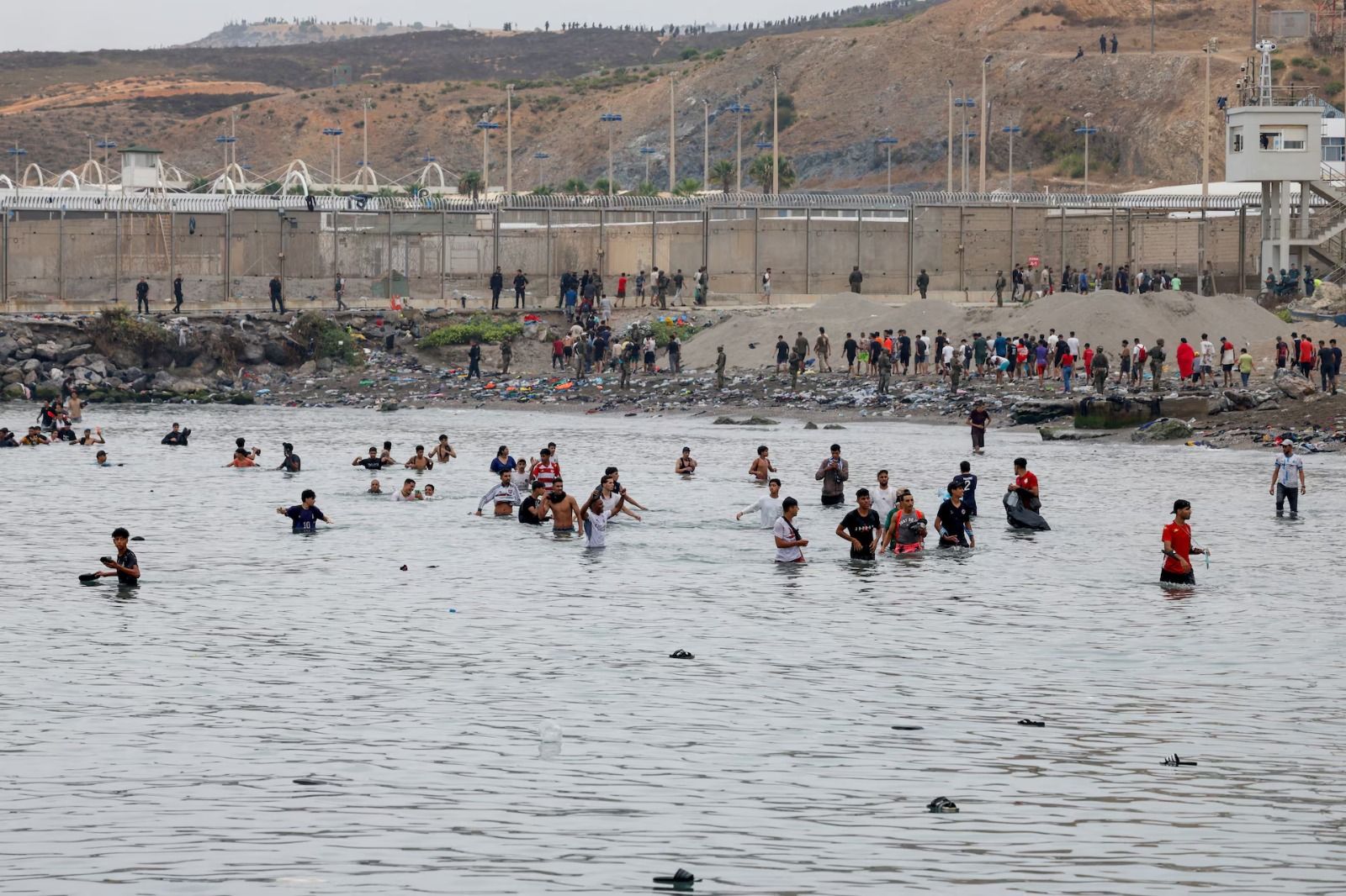 بیکاری، شایعات و رویای زندگی بهتر؛ پشت پرده هجوم ۶۰ هزار مهاجر مراکشی به اسپانیا