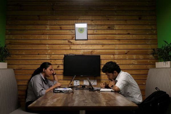 پژوهش: زنان بیش از مردان نسبت به هوش مصنوعی تردید دارند