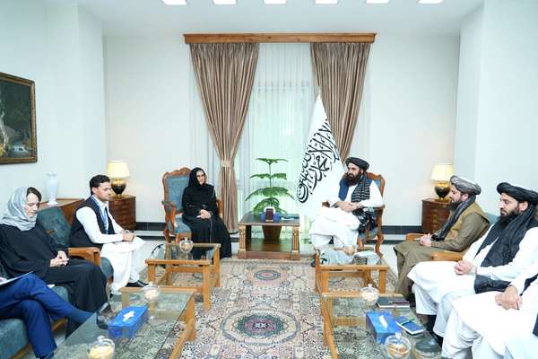 امیرخان متقي د ملګرو ملتونو د سرمنشي له نوې ځانګړې استازې سره وکتل