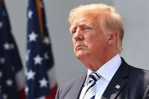 ټرمپ: اروپايي هېوادونه له امريکا وسلې اخلي ترڅو اوکراين ته یې واستوي