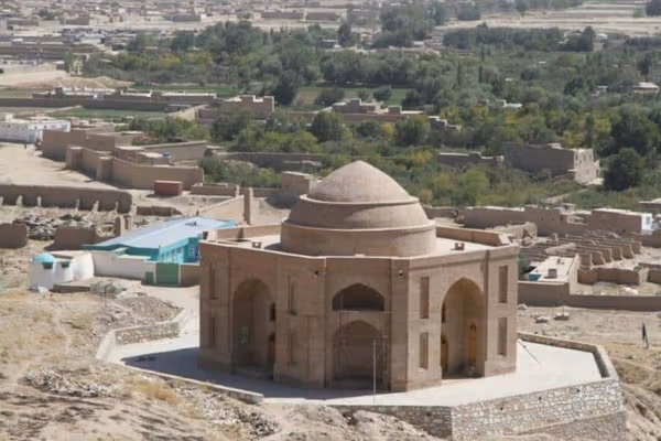 طالبان وایي روان کال د غزني له تاریخي سیمو ۳۰۰زره سېلانیانو لیدنه کړې