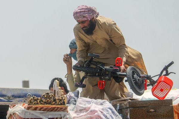 ایران نږدې «دوه میلیونه» افغانان د اسلامکلا له پولې افغانستان ته استولي