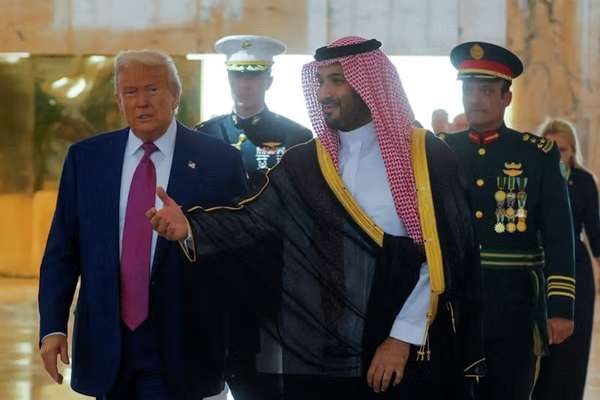 ترامپ در خاورمیانه چه میکند؟