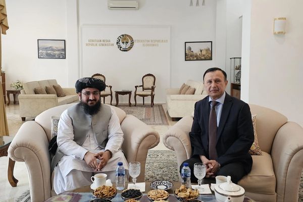 په جاکارتا کې د طالبانو او ازبکستان سفیرانو د اړیکو او همکاریو پر پراختیا خبرې کړې