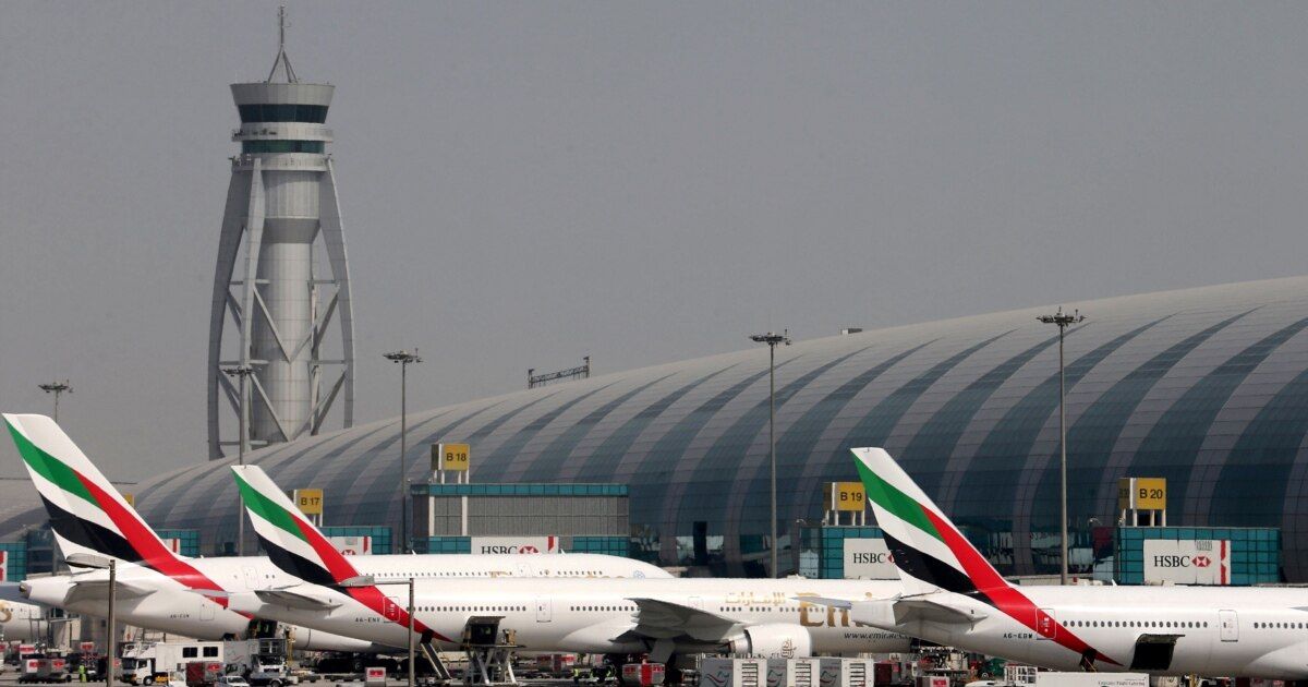 د دوبۍ په هوايي ډګر کې لالهانده افغان مساپر: نه‌پوهېږو چې انتظار به مو کله پای ته ورسېږي