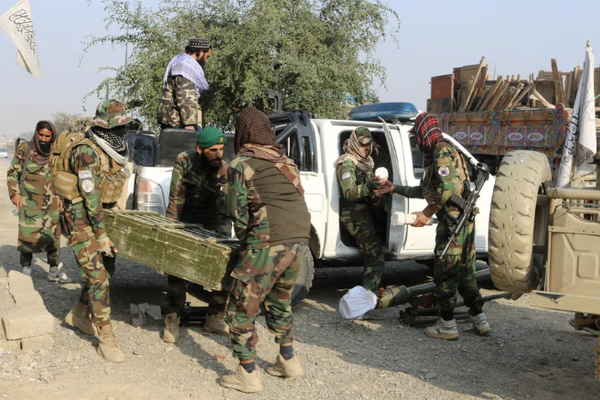 تواصل الاشتباكات بين طالبان وباكستان لليوم الرابع