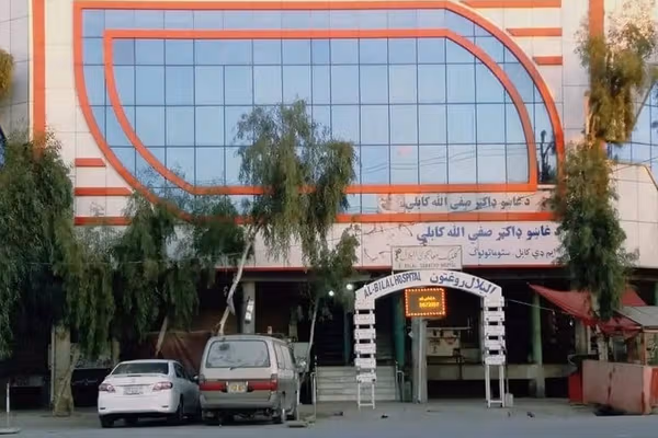 طالبانو په کندهار کې له محرم پرته د ښځینه ناروغانو د درملنې له امله دوه ډاکټران نیولي دي