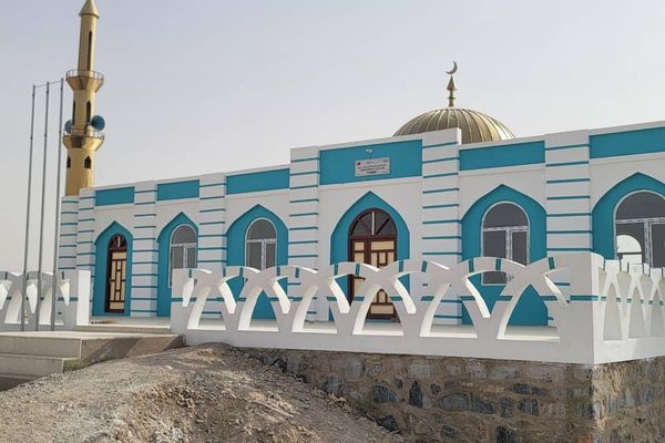 والی طالبان در بلخ یک مسجد چهار و نیم میلیونی در قندهار ساخت