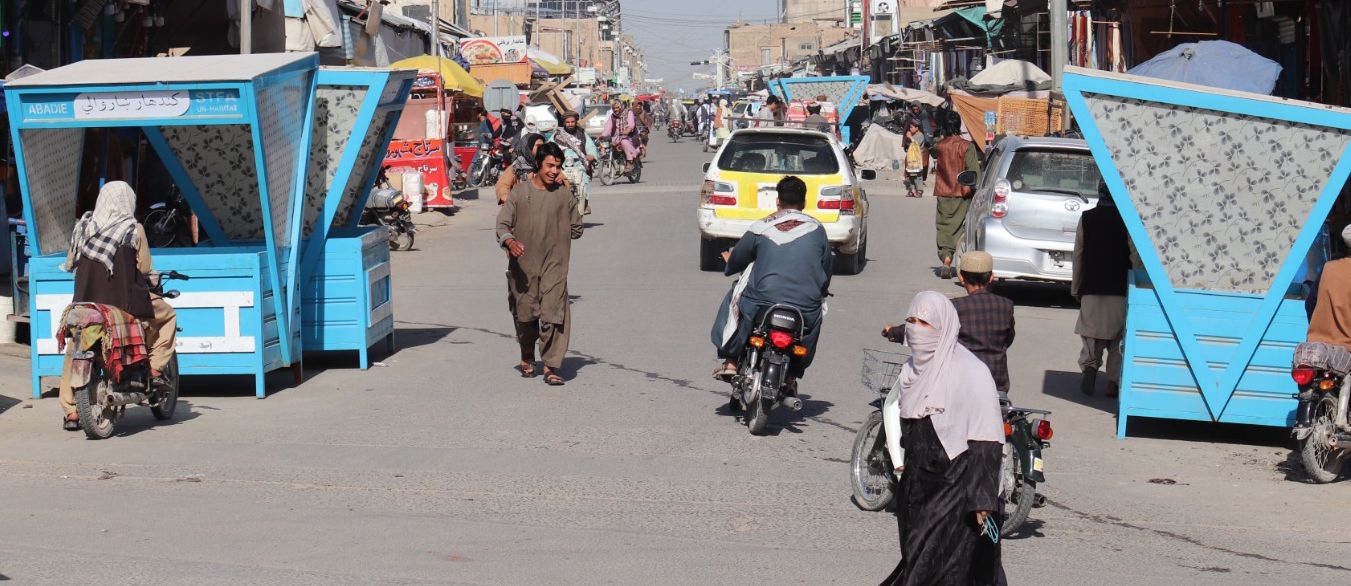 د کندهار هرات بازار، هغه غرفې، چې د طالبانو ښاروالۍ يې د خپلو عوايدو لپاره جوړوي