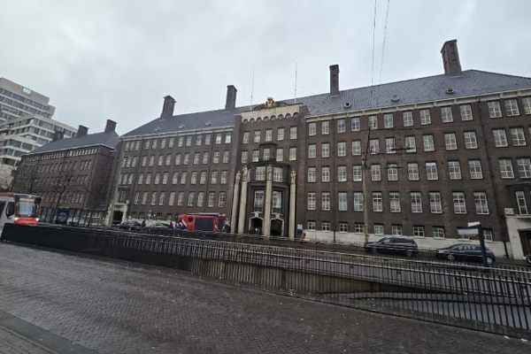 هولندا تعتزم ترحيل امرأتين إلى أفغانستان رغم قيود طالبان