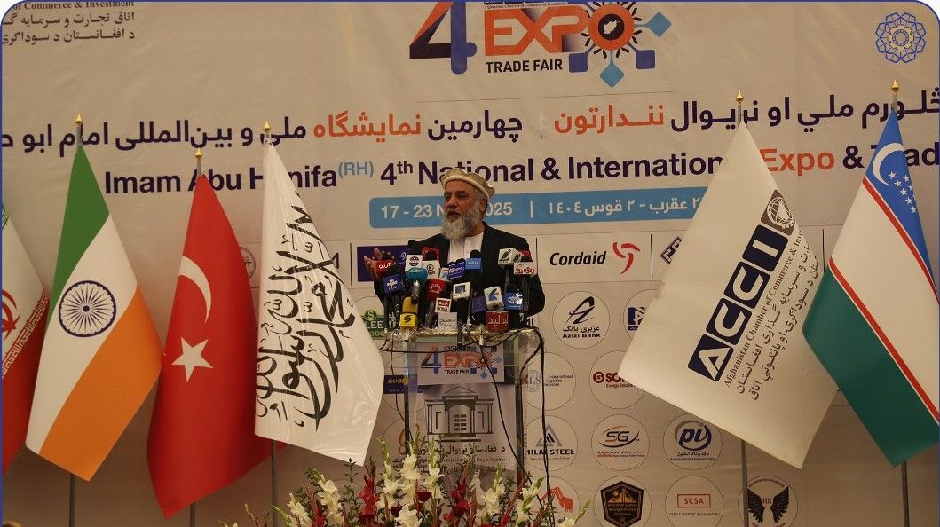 نورالدین عزیزي: د افغانستان شاوخوا ۱۲ زره کانتینره په پاکستان کې بند پاتې دي