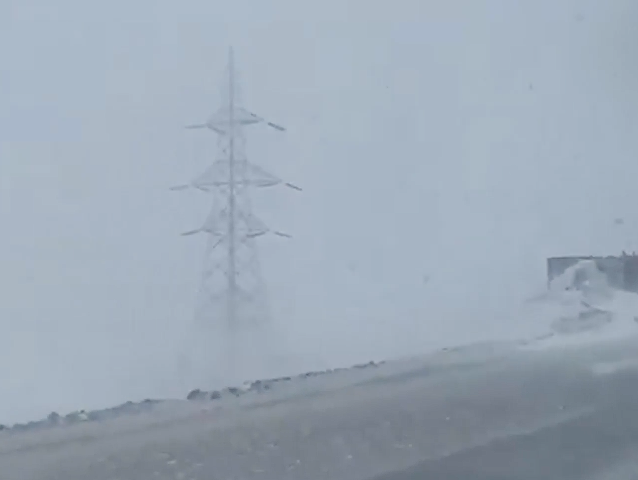 د واورو او توپان له امله د ازبکستان وارداتي برېـښنا یـوځل بیا پرې شوې