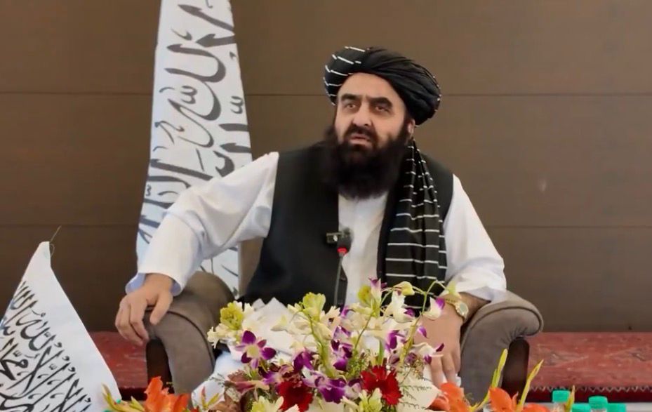 متقي: نر نشته چې په ټول افغانستان کې دې یو څاڅکی شراب انتقال کړي او وڅښي