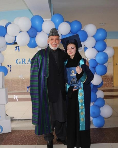 حامد کرزی واکنشها به فراغت دخترش را خواست عمومی برای آموزش دختران دانست