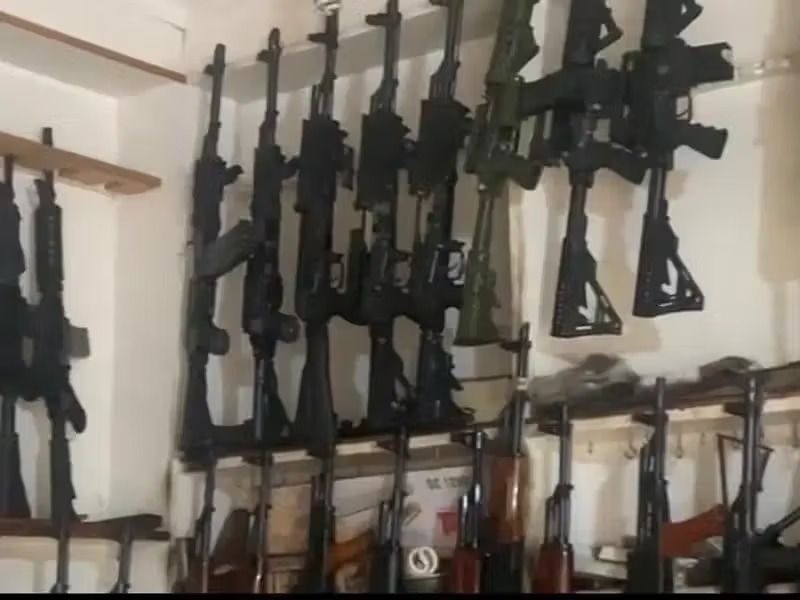 سلاح‌های باقی‌مانده امریکا در افغانستان در اختیار شبه‌نظامیان پاکستان قرار گرفته است