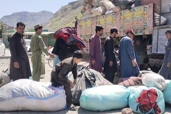 پاکستان ۵ افغانان د جعلي اسنادو له کبله بېرته افغانستان ته ستانه کړل