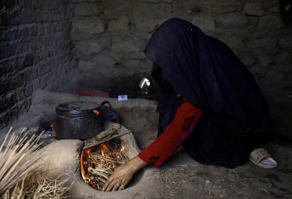 رويترز: انقطاع المساعدات الدولية وفصل الشتاء يفاقمان أزمة الجوع في أفغانستان