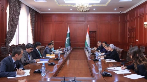 باكستان وطاجيكستان تبحثان التعاون الدفاعي ومكافحة الإرهاب