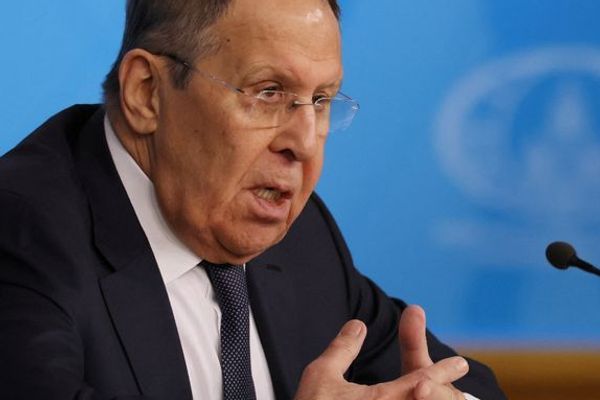 لاوروف: بریتانیا نور باید «لویه بریتانیا» ونه بلل شي