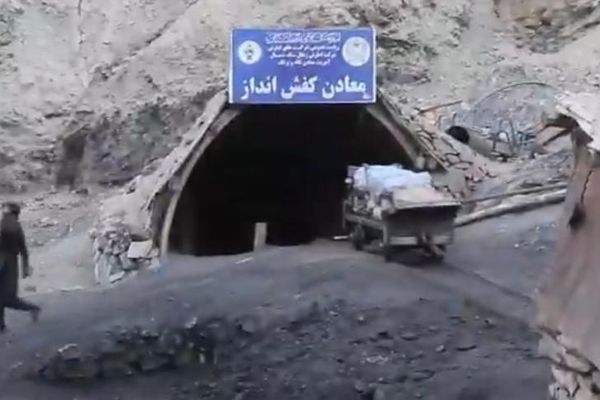 طالبان وایي په بغلان کې یې د ډبرو سکرو یو نوی کان پرانیستی