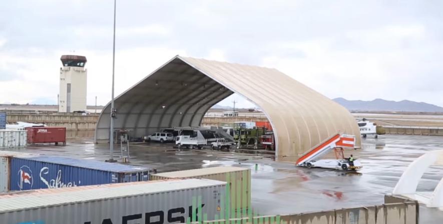 د بهرنیو ځواکونو له وتلو سره په کندهار هوايي ډګر کې ۵۰ کانټینره وسایل او تجهیزات ورک شول