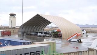 د بهرنیو ځواکونو له وتلو سره په کندهار هوايي ډګر کې ۵۰ کانټینره وسایل او تجهیزات ورک شول