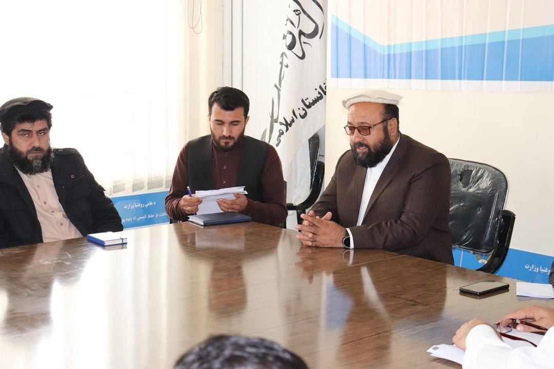 د  ننګرهار د روغتیا ریاست د پخواني مرستیال کورنۍ؛ عبدالله عزیزي طالبانو بې ګناه زنداني کړی