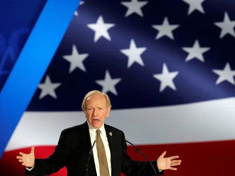 جو لیبرمن، سناتور پیشین امریکا، در پی زمین خوردن در سن ۸۲ سالگی درگذشت