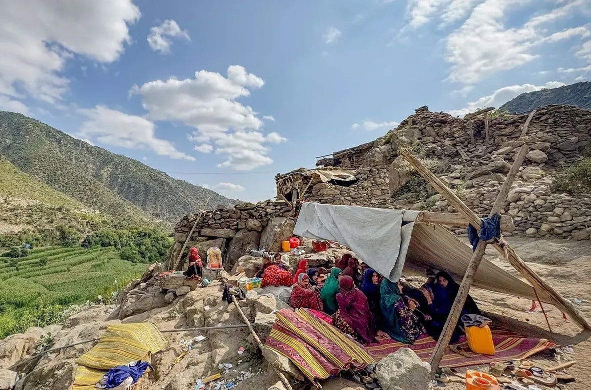 د مېرمنو لپاره د ملګرو ملتونو اداره: زلزله‌ځپلې ښځې او نجونې بېړني مالي ملاتړ ته اړتیا لري