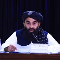ذبیحالله مجاهد یوناما را به جانبداری و تبلیغات علیه طالبان متهم کرد