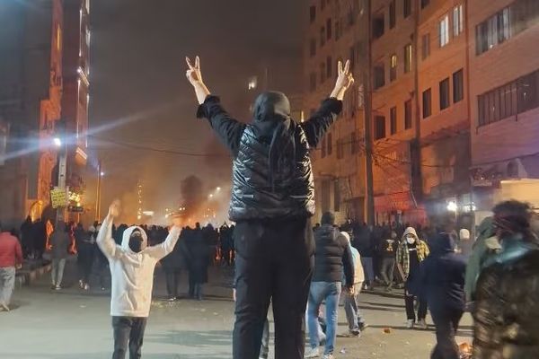 رویټرز: ایراني چارواکي اندېښمن دي چې اعتراض کوونکي به یو ځل بیا واټونو ته راووځي