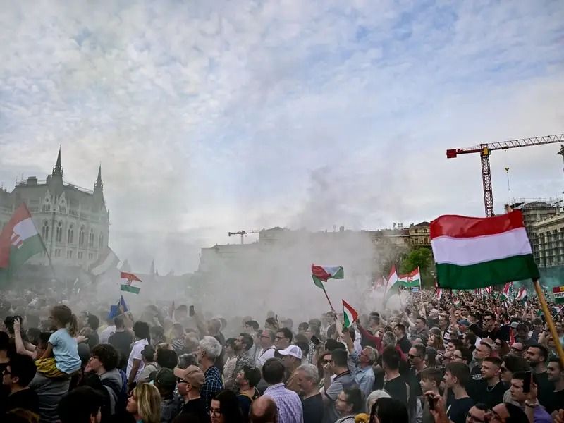 ده‌ها هزار نفر در پایتخت هنگری در اعتراض به سیاست‌های دولت این کشور تظاهرات کردند
