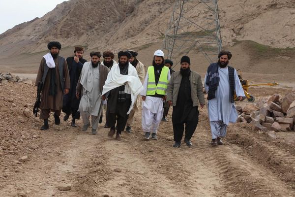 د طالبانو د کانونو او پټرولیم وزیر د هرات د سمنټو تولیدي پروژې د چارو پر چټکتیا ټینګار وکړ