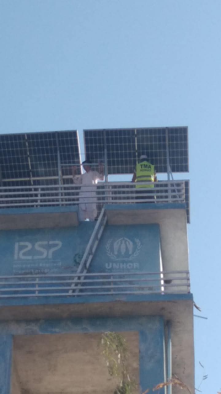 کوهاټ کې افغان کډوالو شکایت کړی چې ښاروالۍ یې د پڼډغالي سولر سیسټم په خپله ولکه کې اخیستی