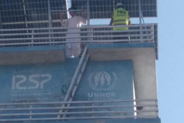 کوهاټ کې افغان کډوالو شکایت کړی چې ښاروالۍ یې د پڼډغالي سولر سیسټم په خپله ولکه کې اخیستی