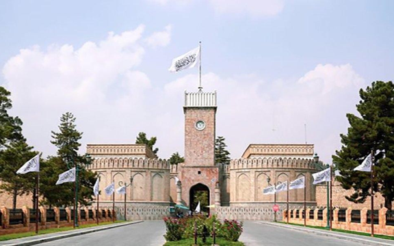 طالبان وايي د خصوصي ښوونیزو مرکزونو فیسونه به تنظیم او خدمتونه به یې معیاري شي