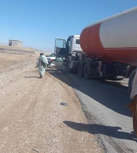 د کابل ـ کندهار پر لویه لار په ترافیکي پېښه کې د یوې کورنۍ ۷ تنه مړه شوي