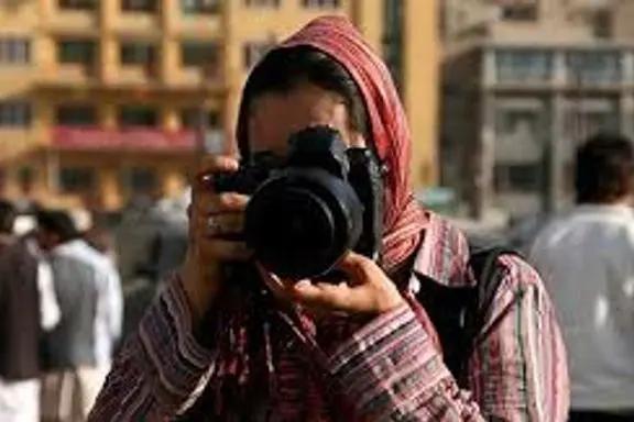 پژوهش: طالبان به دلیل تبعیض جنسیتی و ترس از افشای حقایق با زنان خبرنگار همکاری نمی‌کند