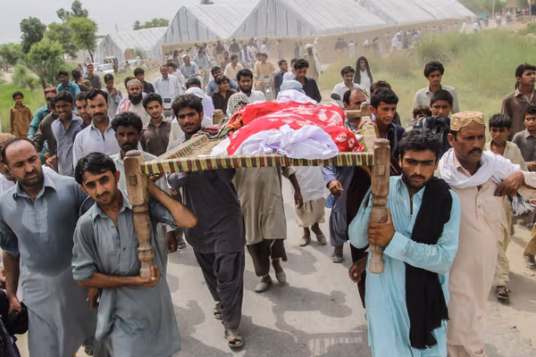 «ناموسي» وژنې؛ د پاکستان په پنجاب ایالت کې یو کس خپله لور، زوم او یو کارکوونکی په ډزو وژلي