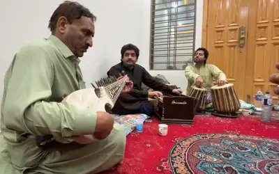 اسوشیټېد پرېس: افغان هنرمندان هڅه کوي چې له طالبانو په پټه دودیزه موسیقي ژوندۍ وساتي