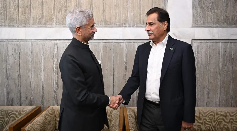 د هند او پاکستان لوړو چارواکو له نښتو وروسته په لومړي ځل په بنګله دېش کې سره وکتل