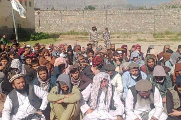طالبان: د کاپیسا له مرکزي زندانه د اتو مېرمنو په ګډون ۴۶ بندیان خوشې شول