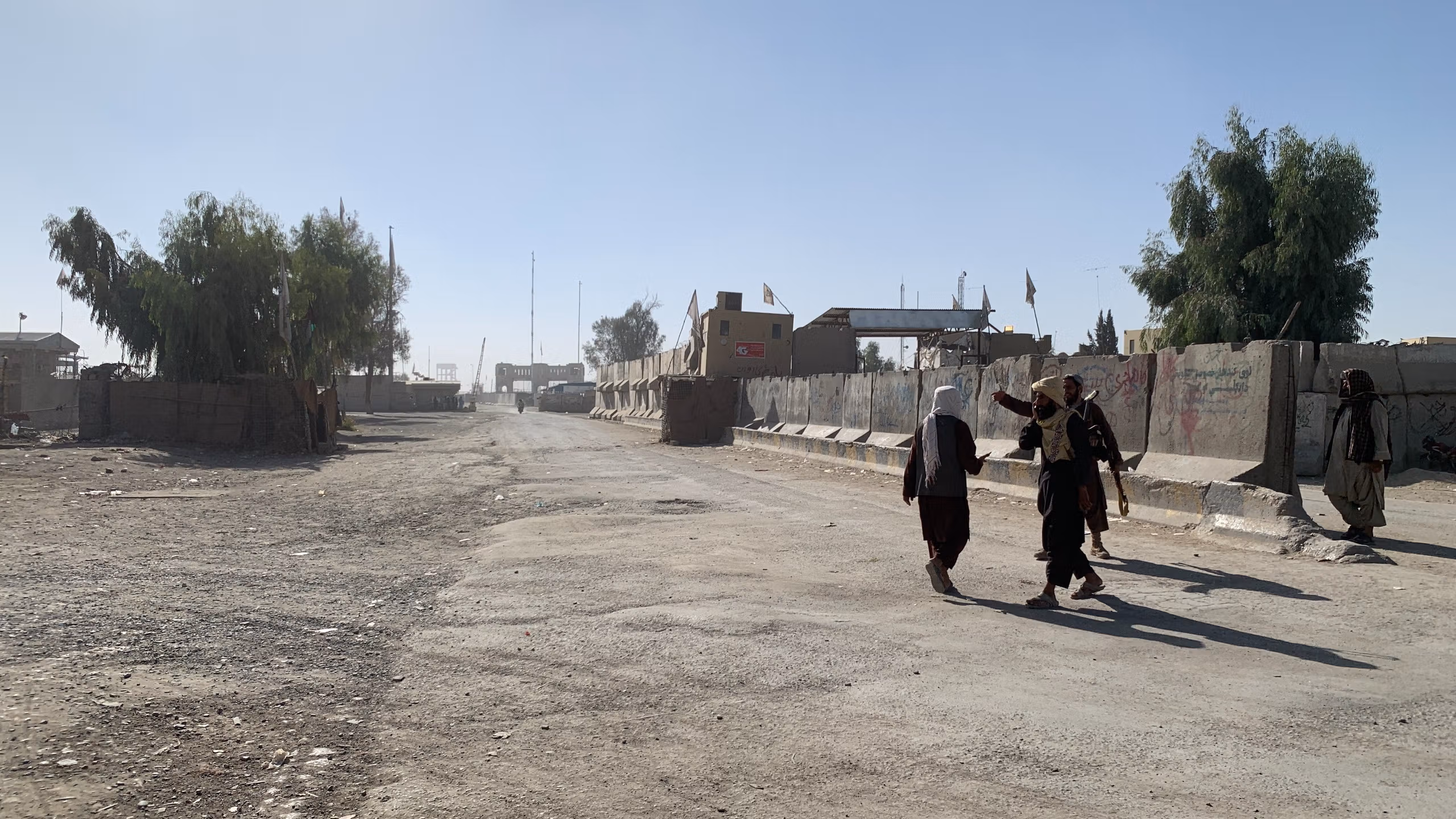 Taliban, Pakistani Forces Clash Along Kandahar Border, Say Sources