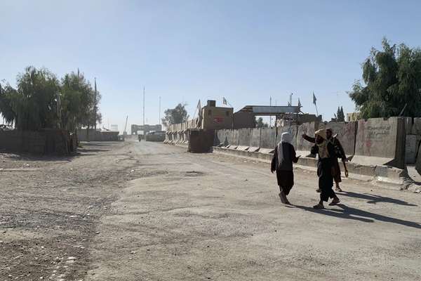 Taliban, Pakistani Forces Clash Along Kandahar Border, Say Sources