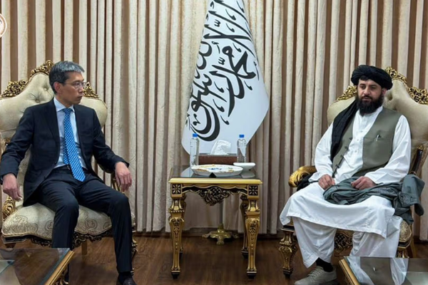وزير دفاع طالبان يبحث مع السفير الصيني محادثات أورومتشي