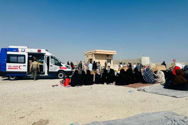 د قطر کمپ کې بند پاتې افغانان: موږ دلته د بندیانو په څېر ساتل کېږو