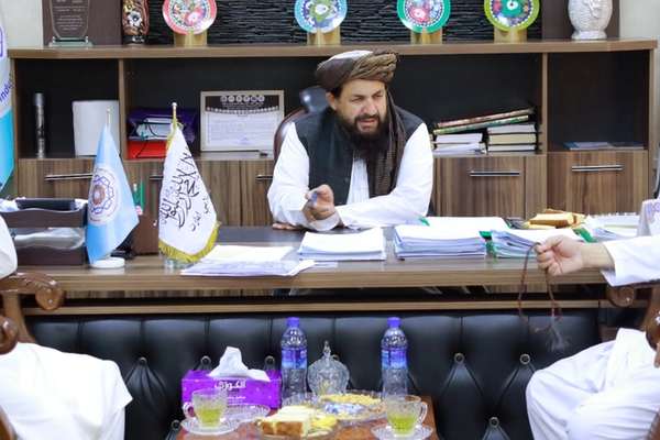 د طالبانو د صنعت او سوداګرۍ وزارت: په جوازونو او لوحو کې ملي ژبې جبري کېږي