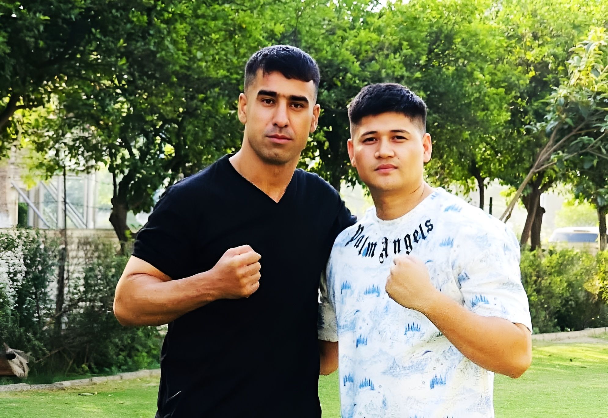 ورزشکاران افغان در رقابت‌های MMA پاکستان، مقابل حریفان خود وارد قفس مبارزه می‌شوند